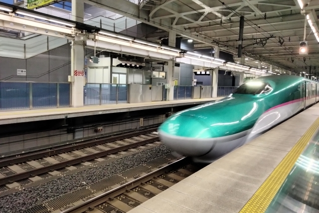 E5系八戸駅